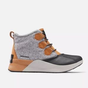 Sorel Out N About waterproof boots. Size 9 woman’s.